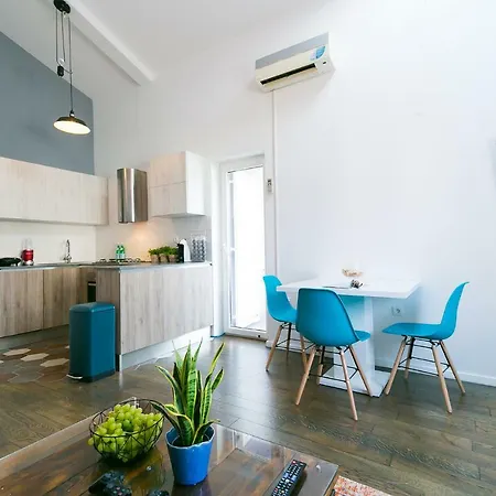 Apartment Industrial Style 2 Bedroom Apt 3 Min From The Beach! *